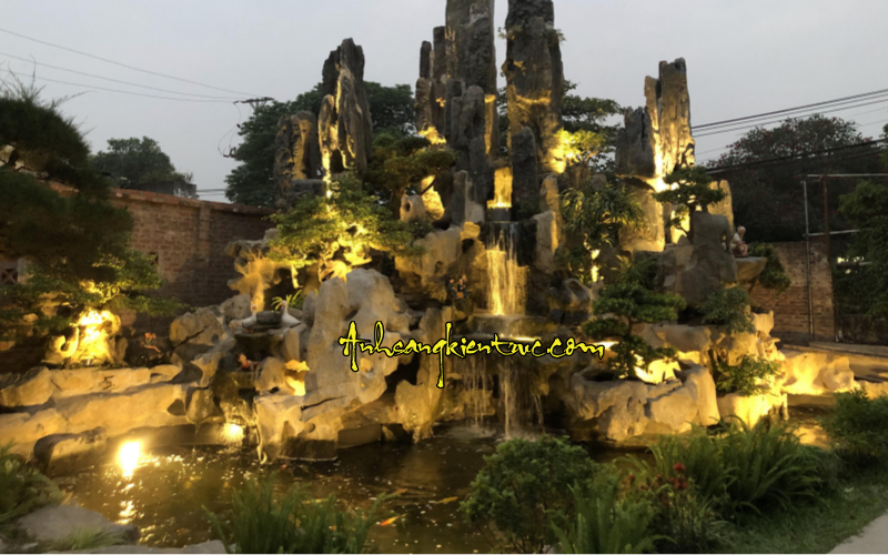 Den am nuoc 12W anh sang vang 1