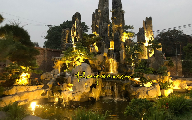 Sự khác biệt giữa đèn âm nước đổi màu và đèn âm nước ánh sáng vàng 2 den am nuoc anh sang vang tao khong gian tinh lang